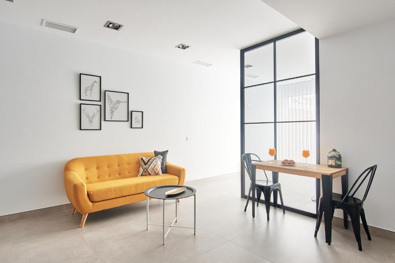 9 Nidos Centrica Suites - Nuevo Пласенсия Экстерьер фото